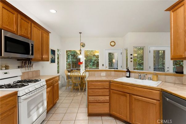 Dining room, Interior, Kitchen, Pendant Lights, Recessed Lighting, Tile Countertops