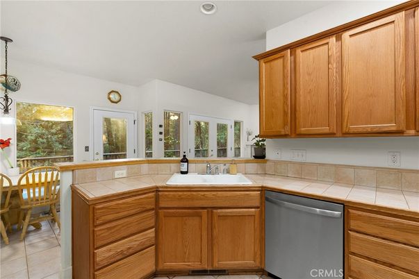 Dining room, Interior, Kitchen, Pendant Lights, Recessed Lighting, Tile Countertops