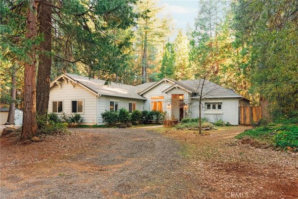 Backyard, Exterior, Facade, Ranch