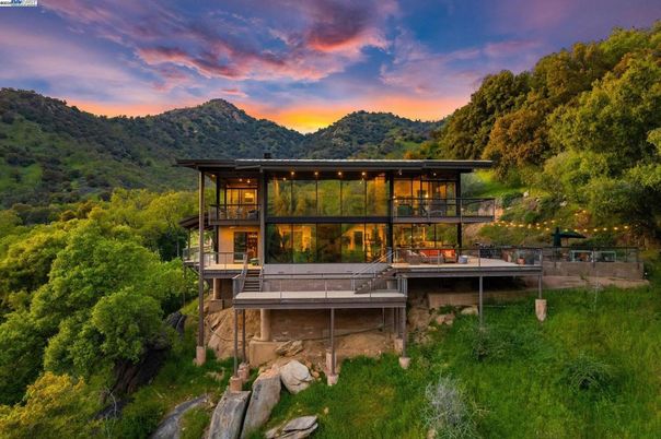Backyard, Exterior, Facade, Modern