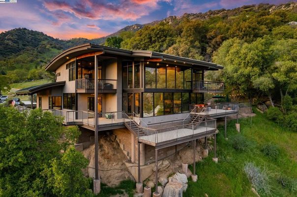 Backyard, Exterior, Facade, Modern