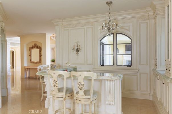 Chandelier, Interior