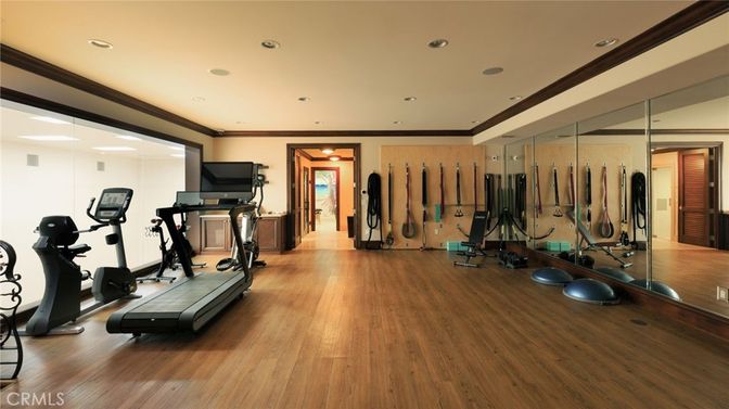 Fitness Equipment, Interior, Recessed Lighting, Wood Texture Flooring