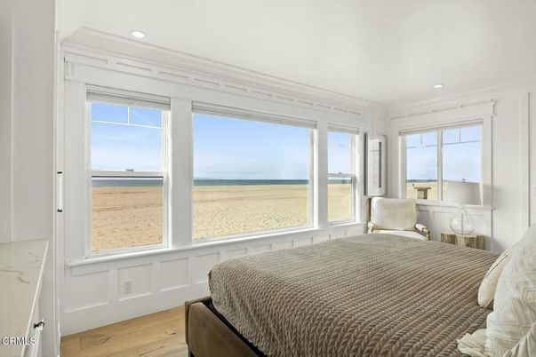 Bedroom, Interior, Recessed Lighting, Water, Wood Texture Flooring