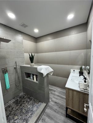 Bathroom, Interior, Recessed Lighting, Wood Texture Flooring
