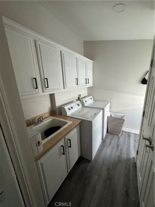Interior, Washer, Wood Texture Flooring