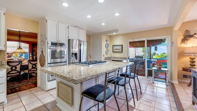Dining room, Interior, Kitchen, Pendant Lights, Recessed Lighting, Stainless Steel Appliances