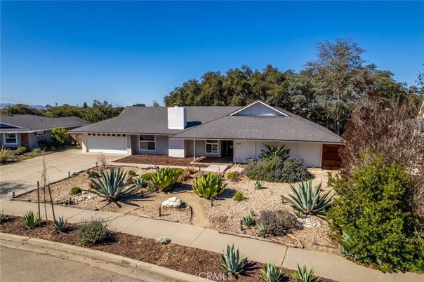 Attached, Exterior, Facade, Ranch