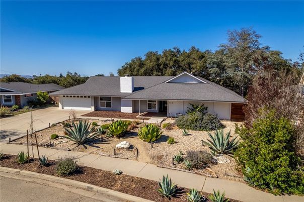 Attached, Exterior, Facade, Ranch