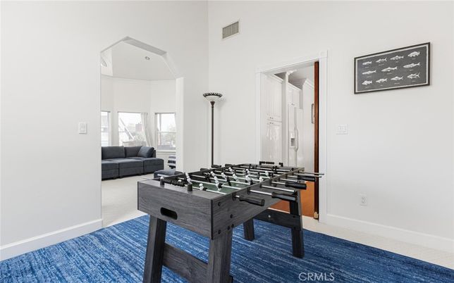 Game Room, Interior