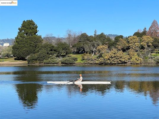 Exterior, Lake