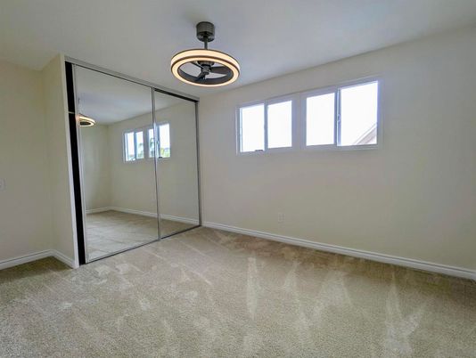 Empty room, Interior, Pendant Lights