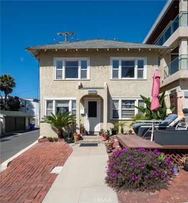 Exterior, Facade, American Foursquare