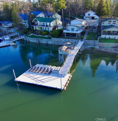 Exterior, Lake