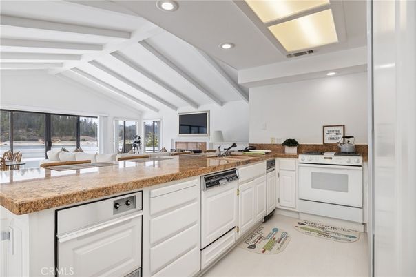 Fireplace, Interior, Kitchen, Recessed Lighting