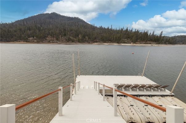 Exterior, Lake