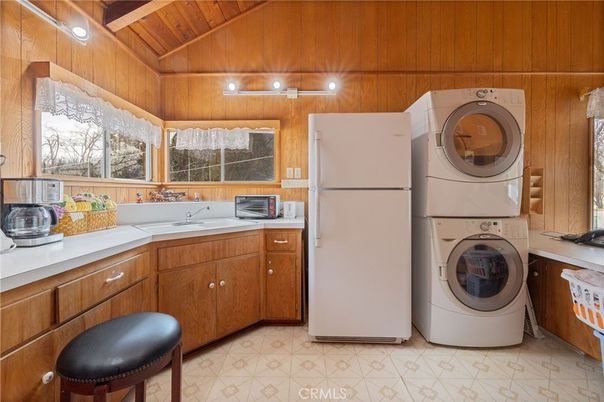 Interior, Kitchen, Washer, Wooden Ceilings, Wooden Walls
