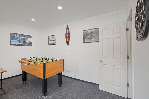 Game Room, Interior, Recessed Lighting