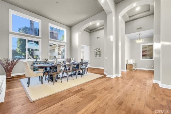 Chandelier, Dining room, Interior, Recessed Lighting, Wood Texture Flooring