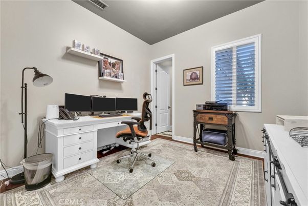 Home Office, Interior