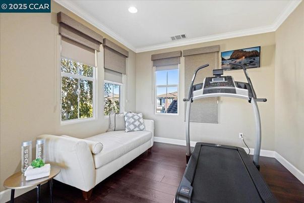 Fitness Equipment, Interior, Recessed Lighting, Wood Texture Flooring