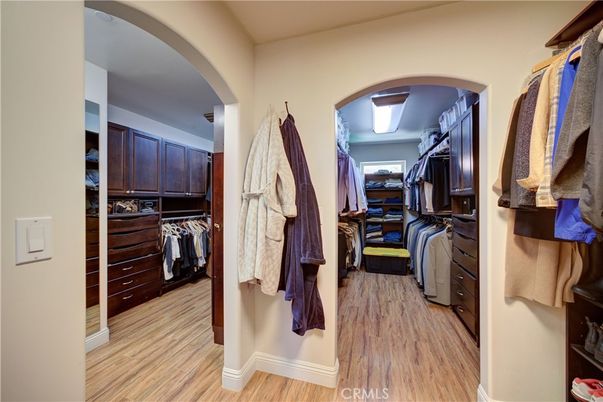 Interior, Walk-in Closets, Wood Texture Flooring