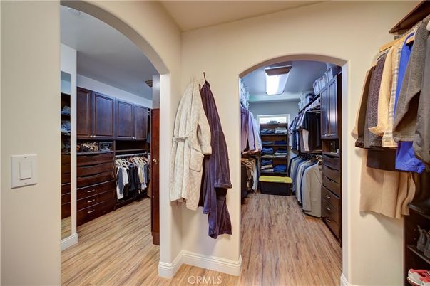 Interior, Walk-in Closets, Wood Texture Flooring