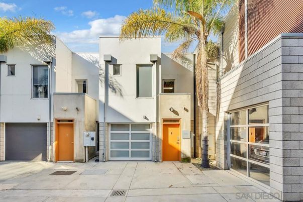 Attached, Exterior, Facade, Modern