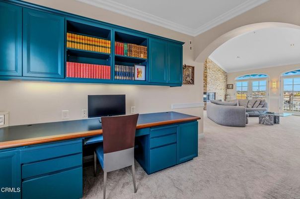 Home Office, Interior