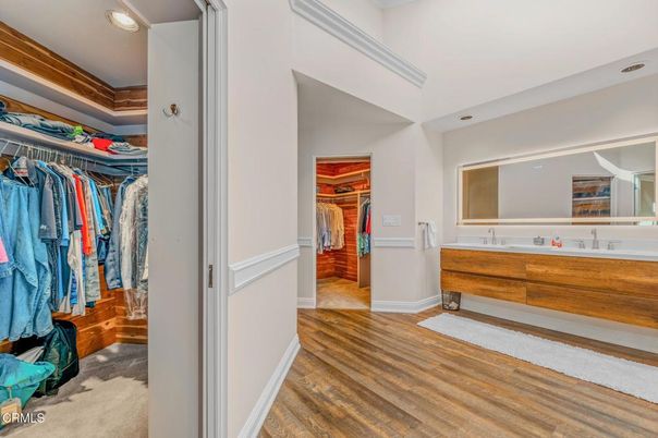 Interior, Recessed Lighting, Walk-in Closets, Wood Texture Flooring