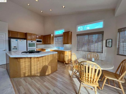 Dining room, Interior, Kitchen, Recessed Lighting, Wood Texture Flooring