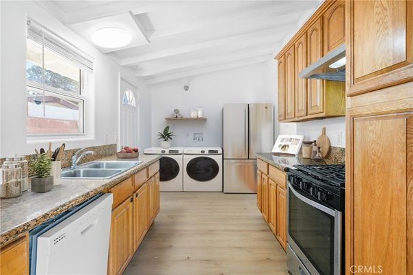 Interior, Kitchen, Washer, Wood Texture Flooring