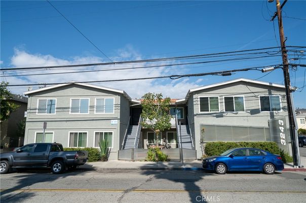 Attached, Exterior, Facade, Rowhouse