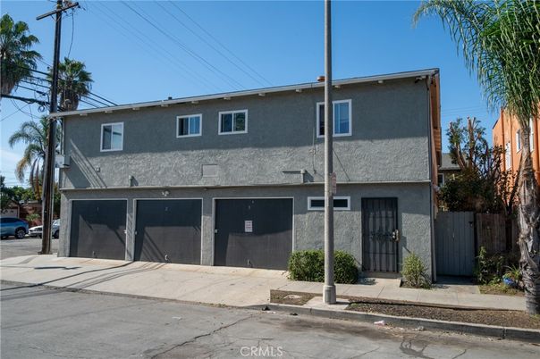 Attached, Exterior, Facade, Rowhouse
