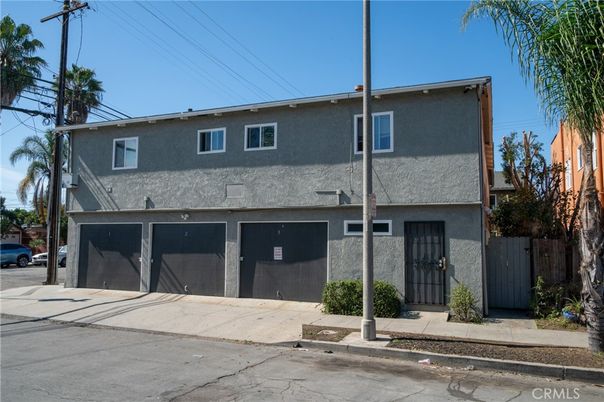 Exterior, Facade, Rowhouse