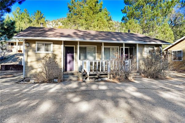 Exterior, Facade, Ranch