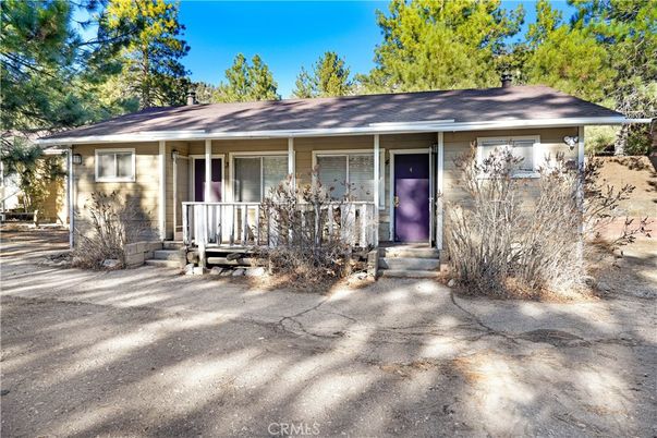 Exterior, Facade, Ranch