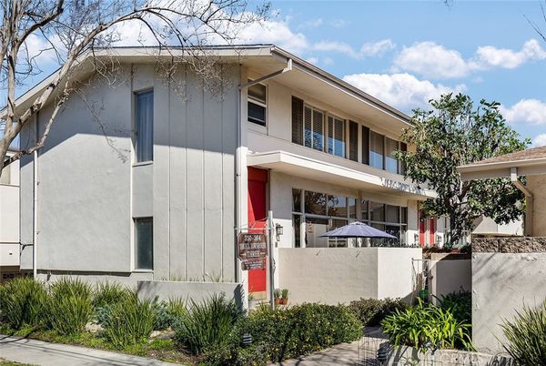 Exterior, Facade, Modern