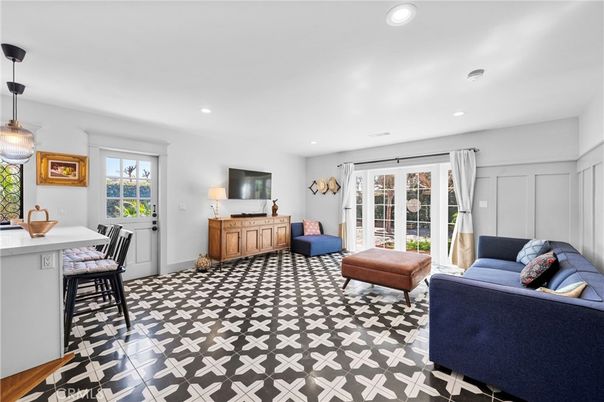Interior, Living room, Pendant Lights, Recessed Lighting