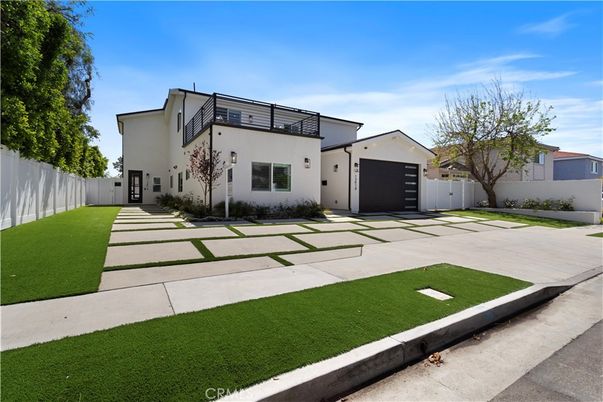 Attached, Backyard, Exterior, Facade, Modern