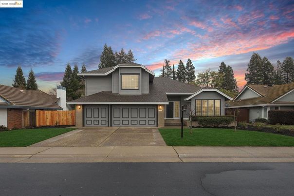 Attached, Exterior, Facade, Ranch
