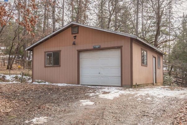 Detached Garage, Exterior