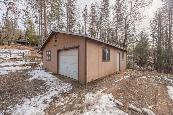 Detached Garage, Exterior