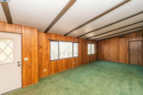 Empty room, Interior, Wooden Beams, Wooden Walls