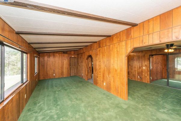 Empty room, Interior, Wooden Beams, Wooden Walls