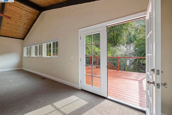 Empty room, Interior, Wooden Ceilings