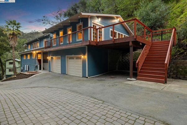 Attached, Exterior, Facade, Modern