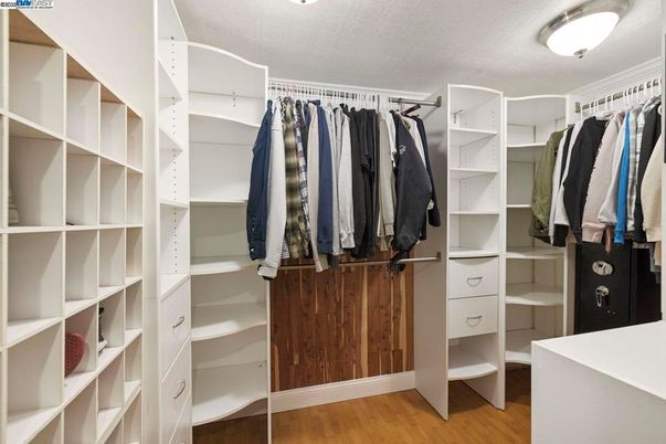 Interior, Walk-in Closets, Wood Texture Flooring