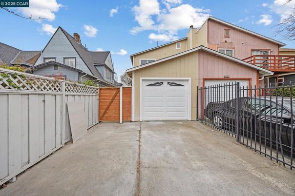 Detached Garage, Exterior