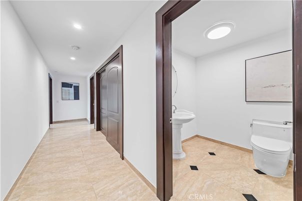 Bathroom, Interior, Recessed Lighting